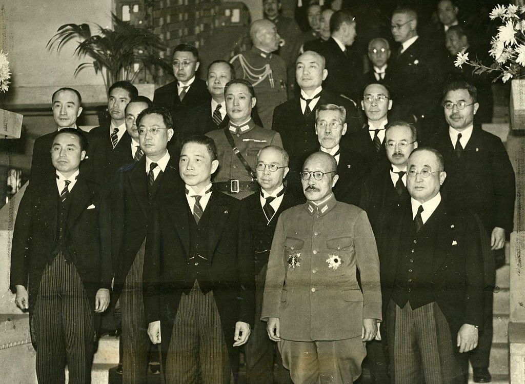 Wang Jingwei and Japanese Prime Minister Hideki Tojo.jpg