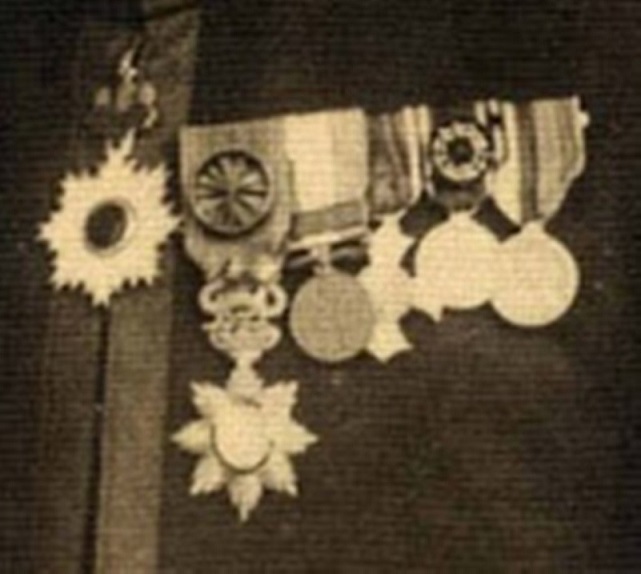 wearing  Imperial Order of the Dragon of Annam.jpg