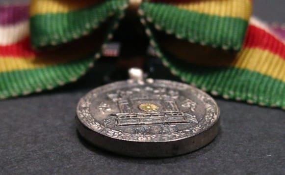 women's  version of Showa  enthronement commemorative medal.jpg