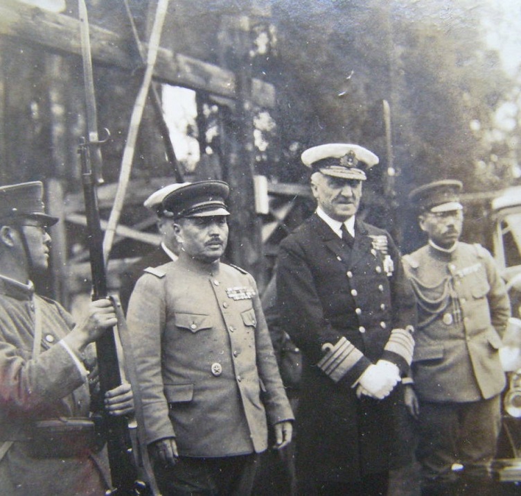 Yoshinori Shirakawa with British Admiral.jpg
