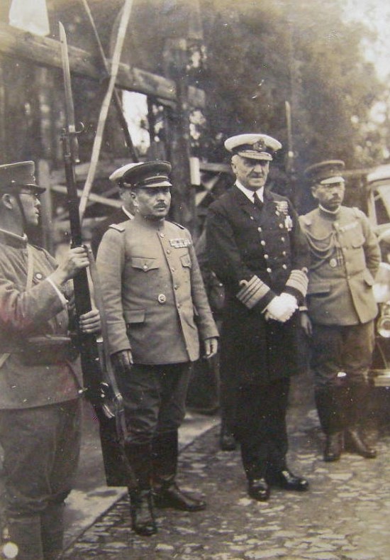Yoshinori  Shirakawa with British Admiral.jpg