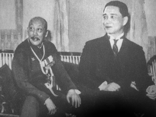 Zhang Jinghui and Wang Jingwei, May 1942.jpg