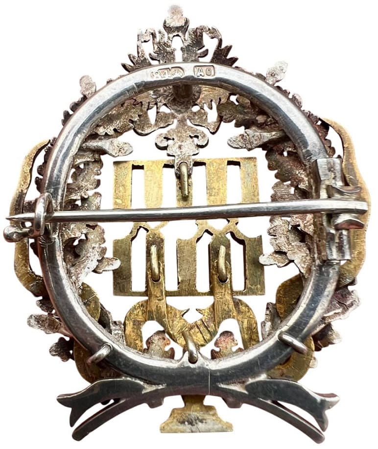 Знак об окончании женских врачебных курсов при Санкт-Петербургском Николаевском Военном Госпитале ДО.jpeg