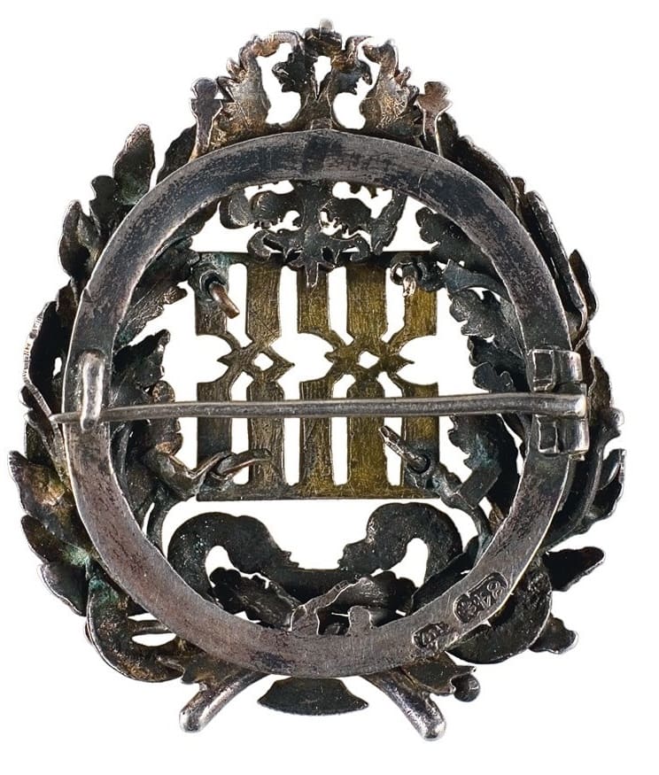 Знак об окончании женских  врачебных курсов при Санкт-Петербургском Николаевском военном госпитале клеймо AW.jpeg Знак об окончании женских  врачебных курсов при Санкт-Петербургском Николаевском военном госпитале клеймо AW.jpeg