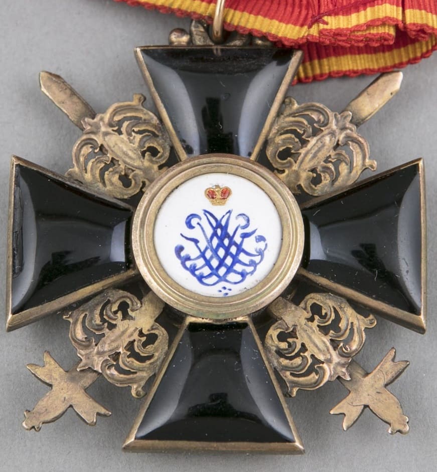Знак Ордена  Св. Анны 3-й степени с мечами АР.jpg