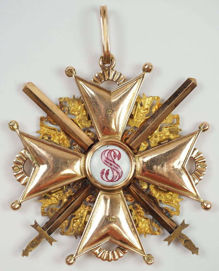 Знак Ордена Св. Станислава 1-й  степени с мечами.jpg