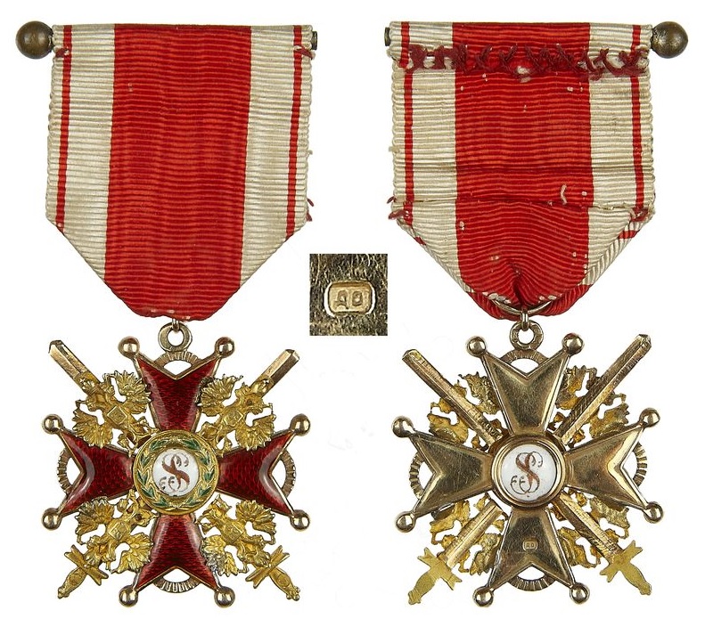 Знак Ордена Св. Станислава 3-й степени с мечами ДО.jpg