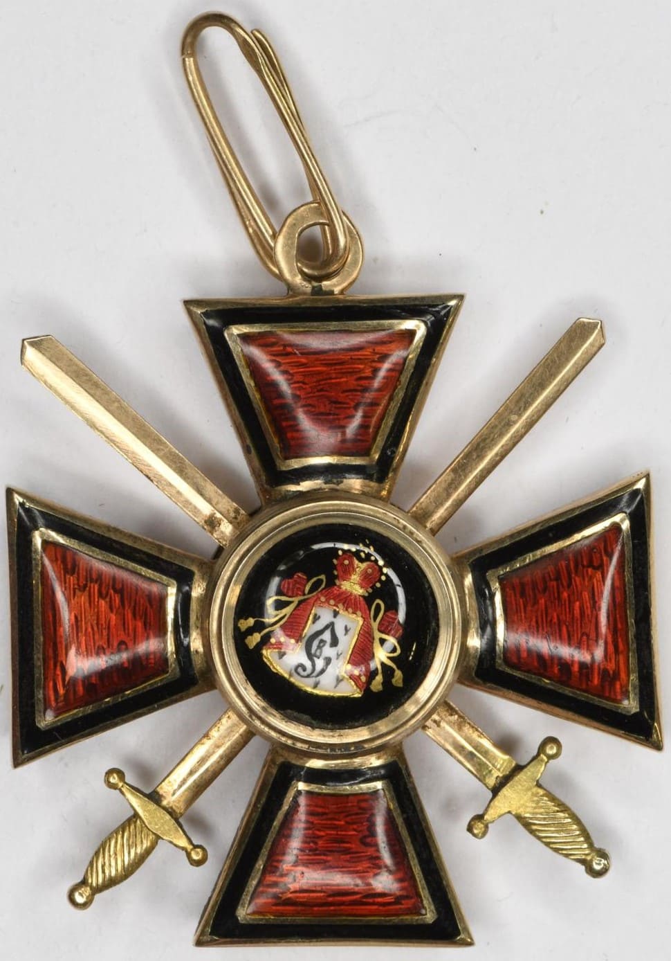 Знак ордена Святого равноапостольного князя Владимира 4-й степени с мечами мастерской Генриха Кана.jpg