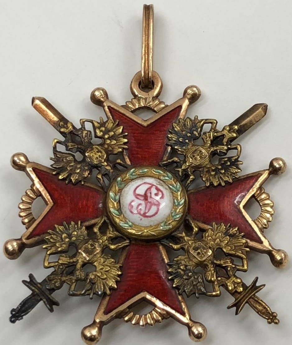 Знак ордена Святого Станислава 3-й степени с мечами АК 1904+.jpg