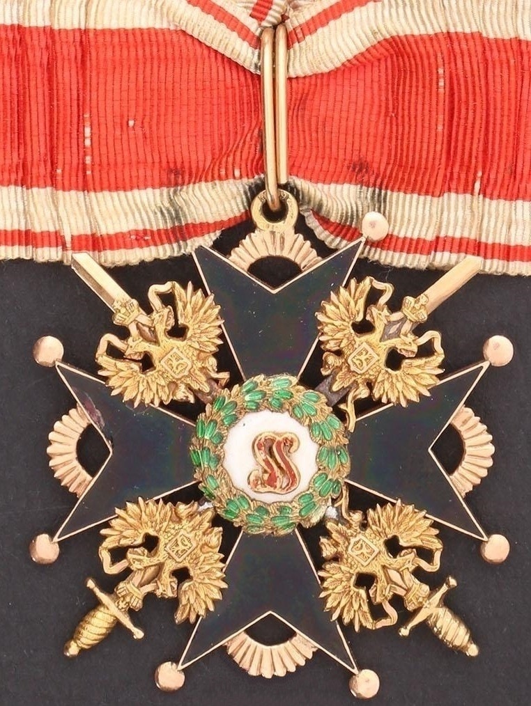 Знак ордена Святого Станислава 3-й степени с мечами и бантом.jpg