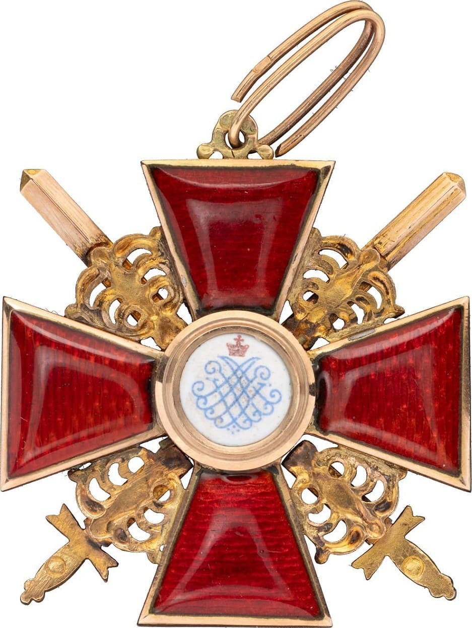 Знак ордена  Святой Анны 2-й степени с мечами ВД.jpg