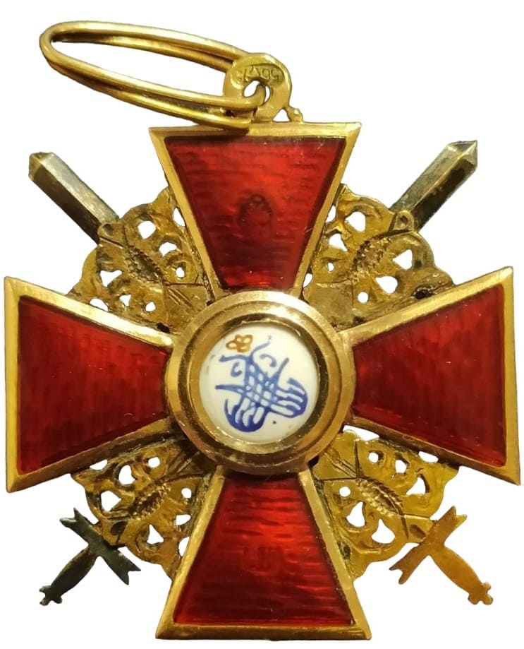 Знак ордена  Святой Анны 3-й степени с мечами AK.jpg