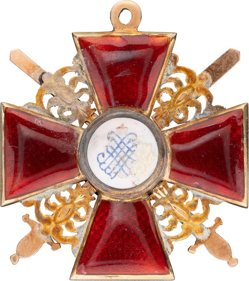 Знак ордена Святой Анны 3-й степени с мечами ИВ.jpg Знак ордена Святой Анны 3-й степени с мечами ИВ.jpg