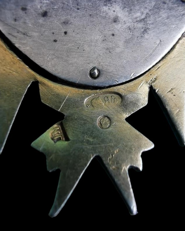 Знак в память морских конвоев между  Британией и  Россией.jpg