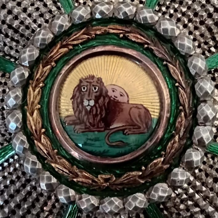 Звезда ордена  Льва и Солнца ARND.jpg