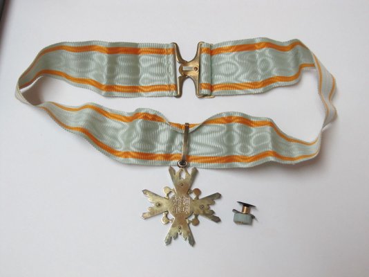 WWII-Japanese-Order-of-Sacred-Treasure-Silver-_57 (8).jpg