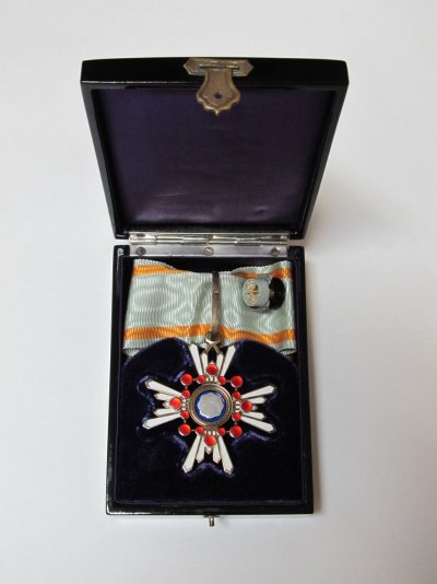 WWII-Japanese-Order-of-Sacred-Treasure-Silver-_57 (3).jpg
