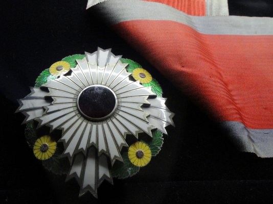 Grand_Cordon_of_the_Order_of_the_Chrysanthemum_(Japan)_-_Memorial_JK_-_Brasilia_-_DSC00439.jpg