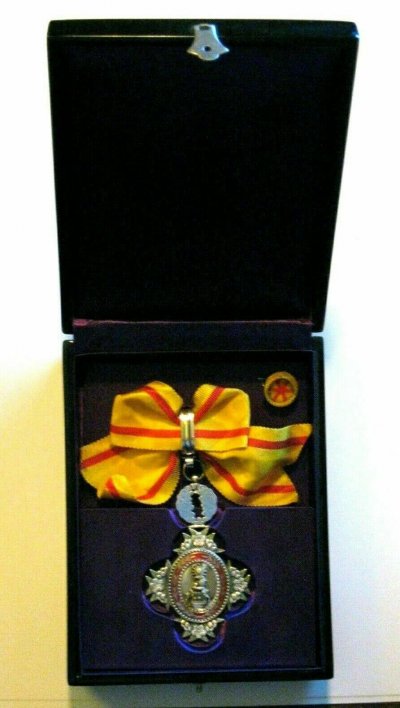 WWII-Japanese-Order-of-the-Precious-Crown-Medal.jpg